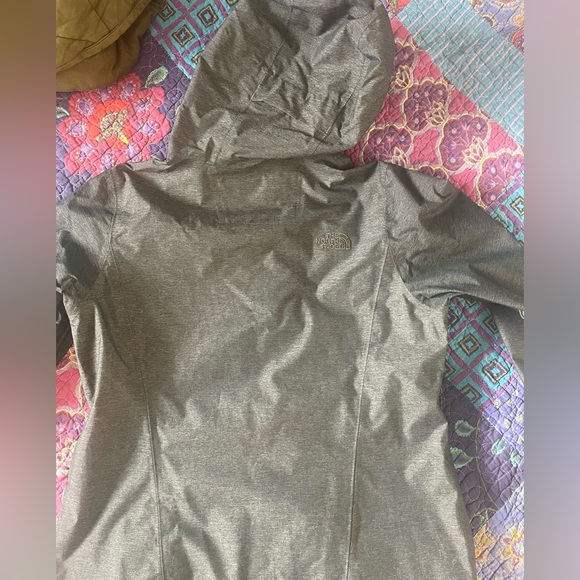 North Face Dryvent Rain Jacket - Picture 4 of 5